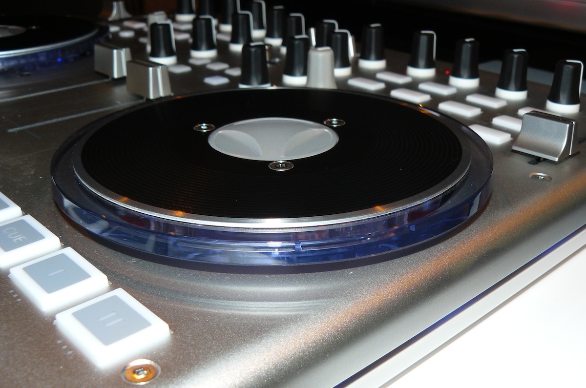 Review & Video: Vestax VCI-100 Mk II DJ Controller