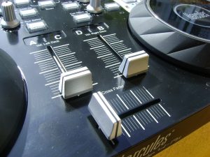 Hercules DJ Console 4-Mx Review Faders