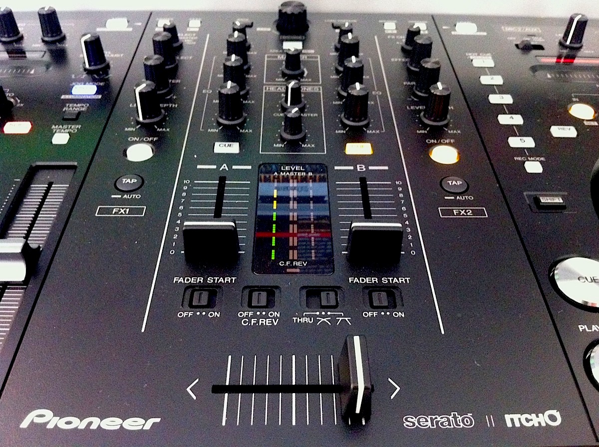 Review: The Pioneer DDJ-S1 DJ Controller: Is Big Beautiful?