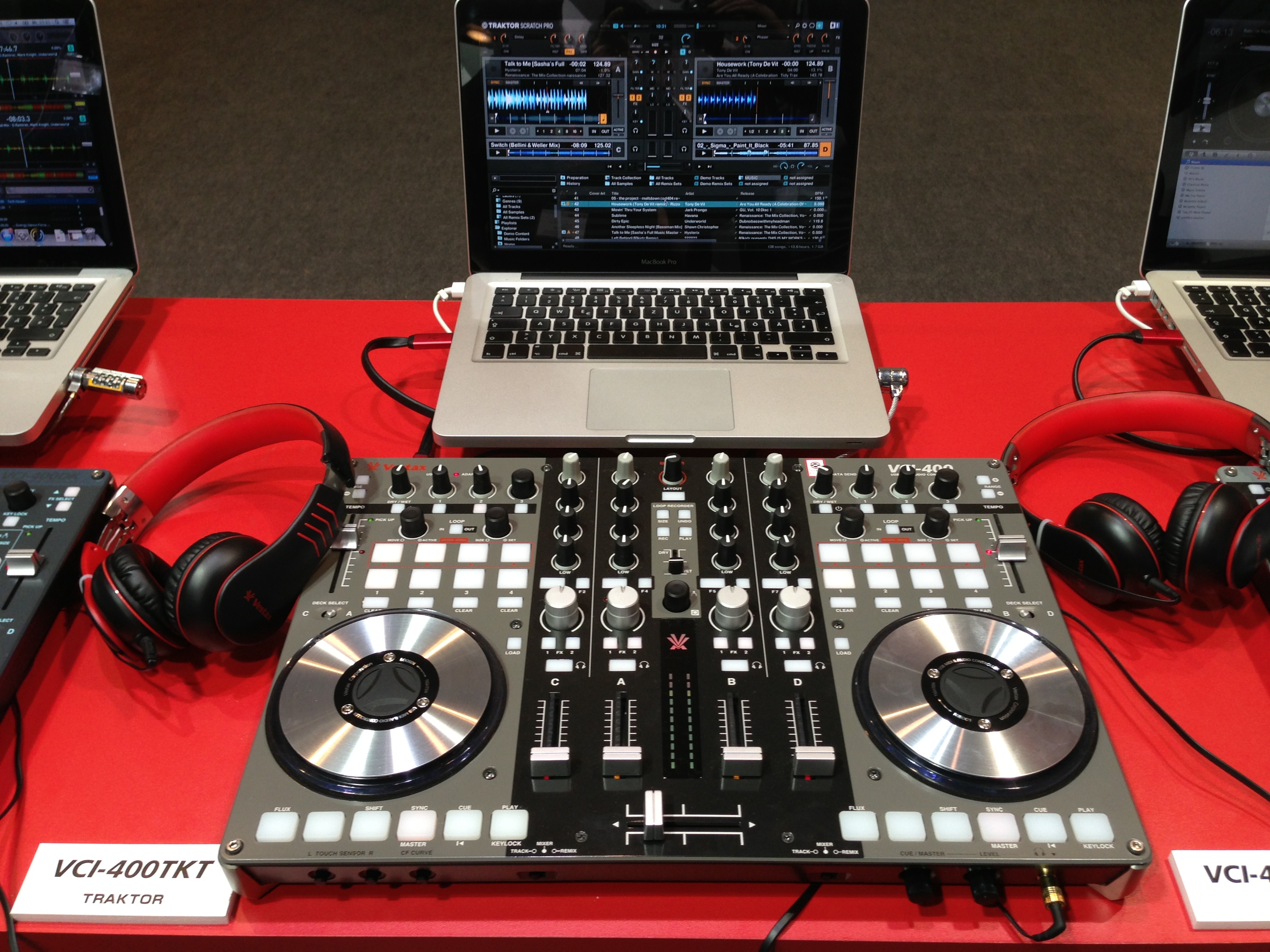 CONTROLADOR VESTAX DJ VCI-300 SERATO DJ/TRAKTOR/VIRTUAL DJ COMPATIBLE