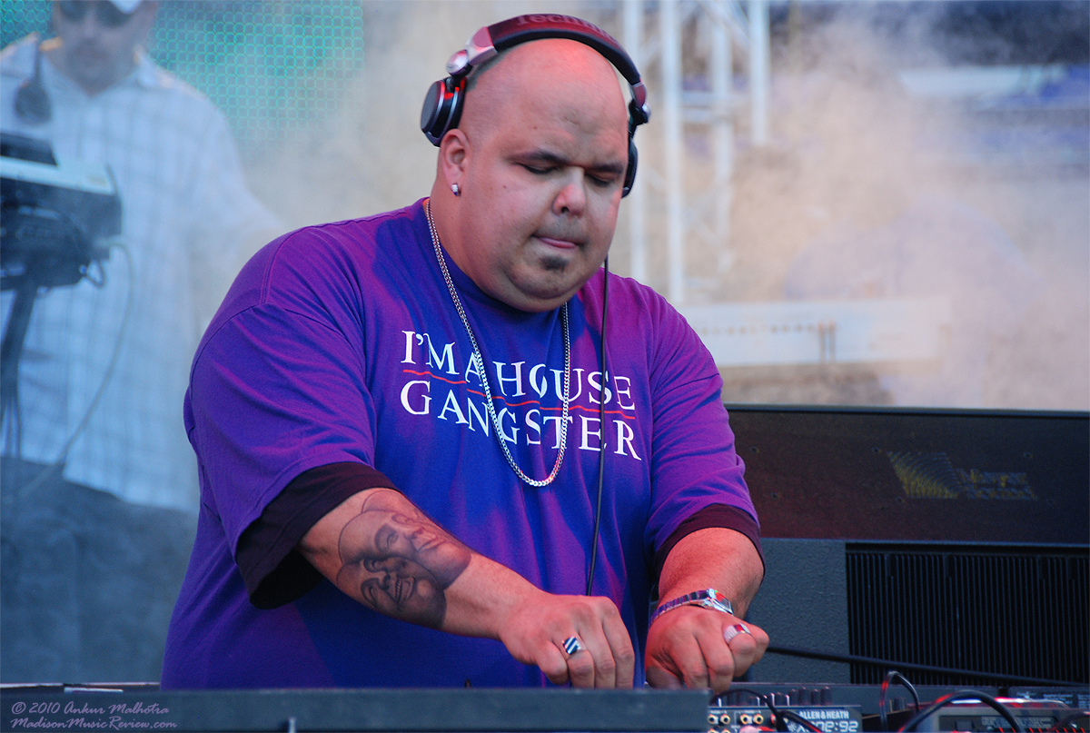 DJ Sneak