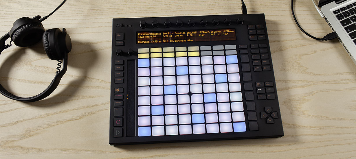 爆買い正規品D071T146● ABLETON Live Push 2 PushⅡ コントローラー 箱付き MIDIキーボード、コントローラー