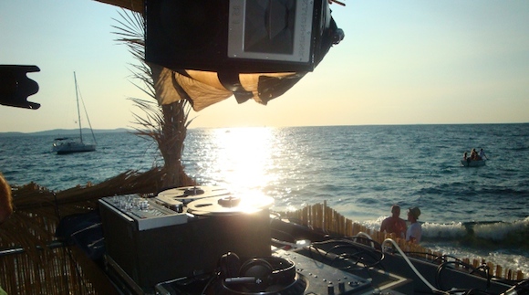 DJ beach