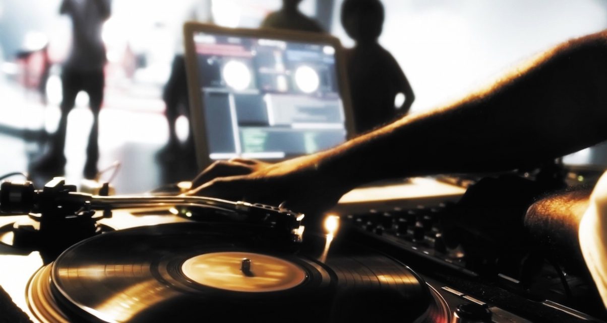 7 Lessons For Digital DJs From The Days Of Vinyl