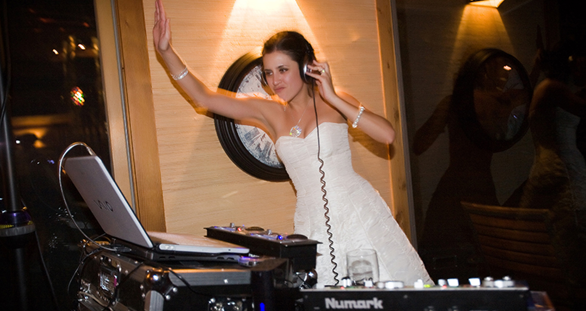 dj at wedding