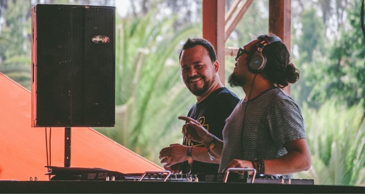 Collaborating With Other DJs & Musicians Why & How To Do It (Digital