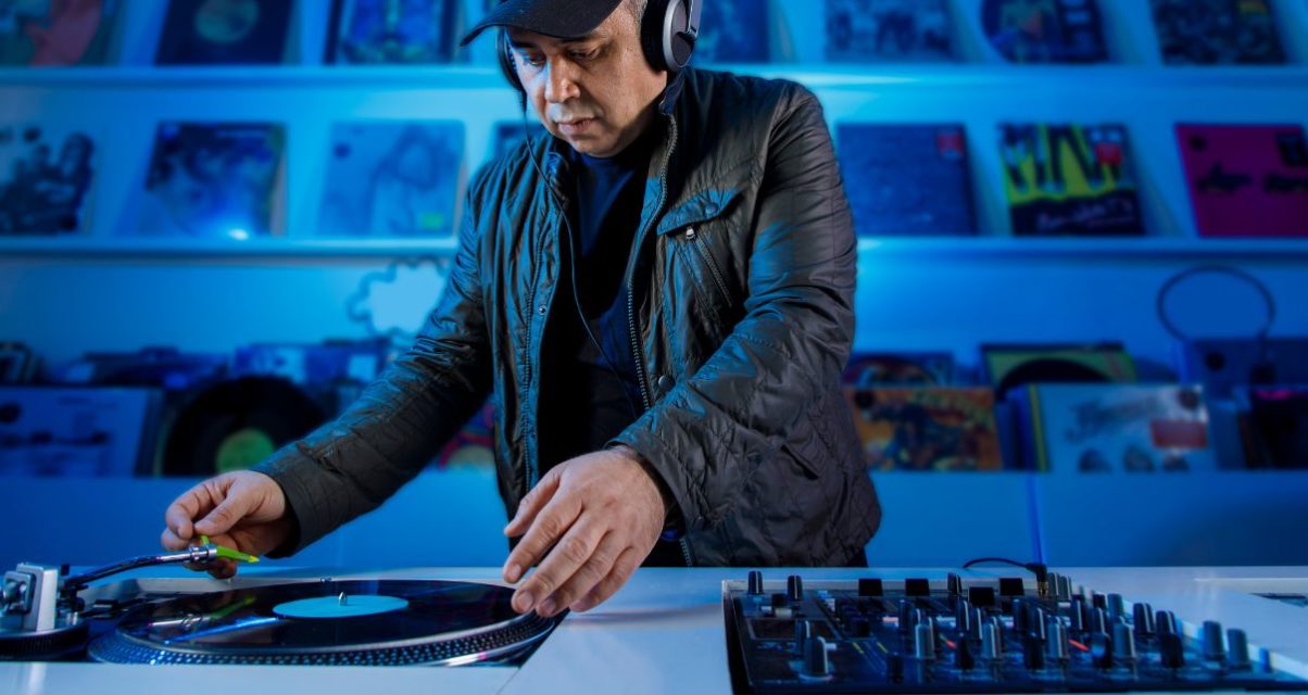 7 Reasons DJs Still Use Vinyl & Turntables Today Digital DJ Tips