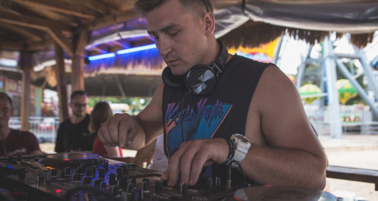 How To Use The Echo Effect When DJing Digital DJ Tips