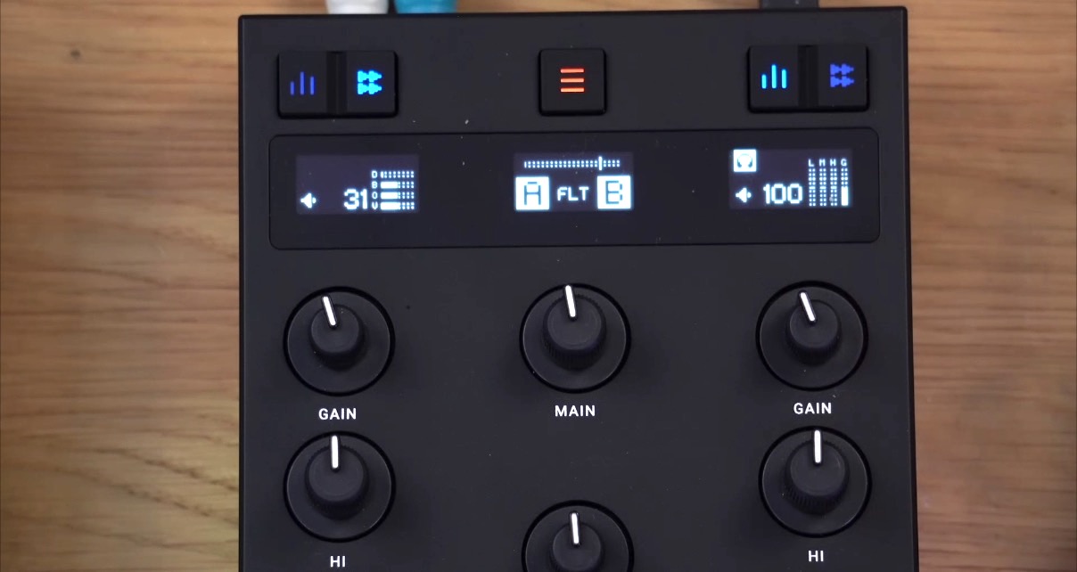 A close-up view of the display section on the Traktor Z1 Mk2 unit. 
